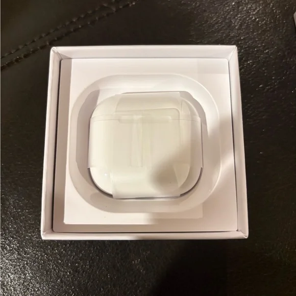 White Wireless Earbuds (gen 4)